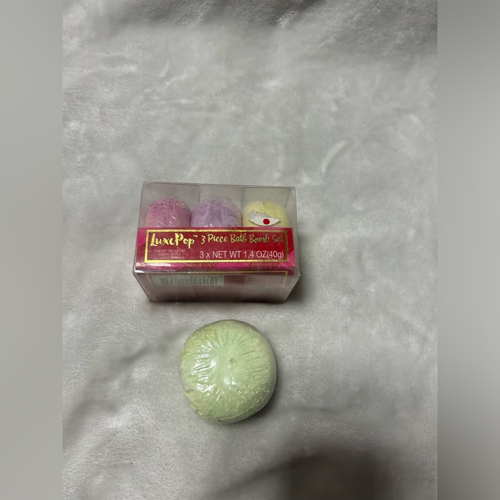 4 LuxePop bath bomb set